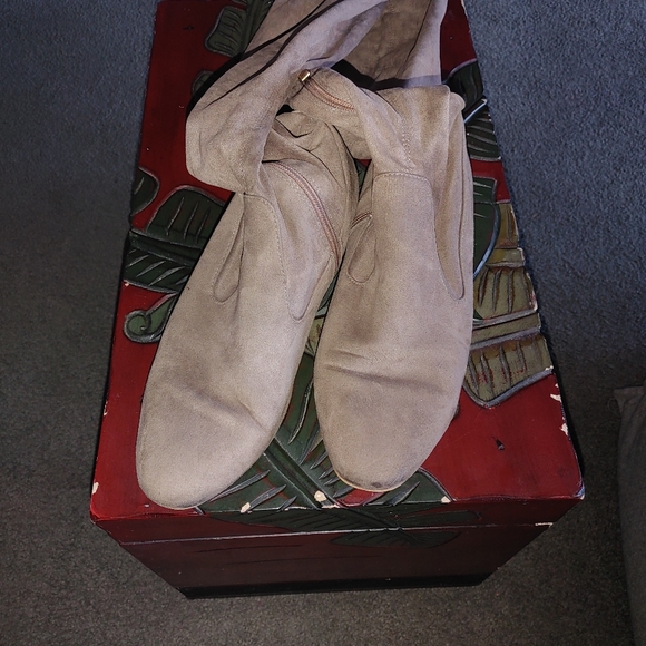 Ladies size 9 beige slouch Boots Bling heel - Picture 2 of 8